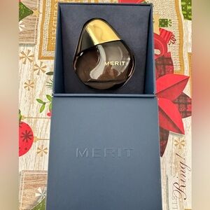 MERIT
Retrospect L'Extrait de Parfum